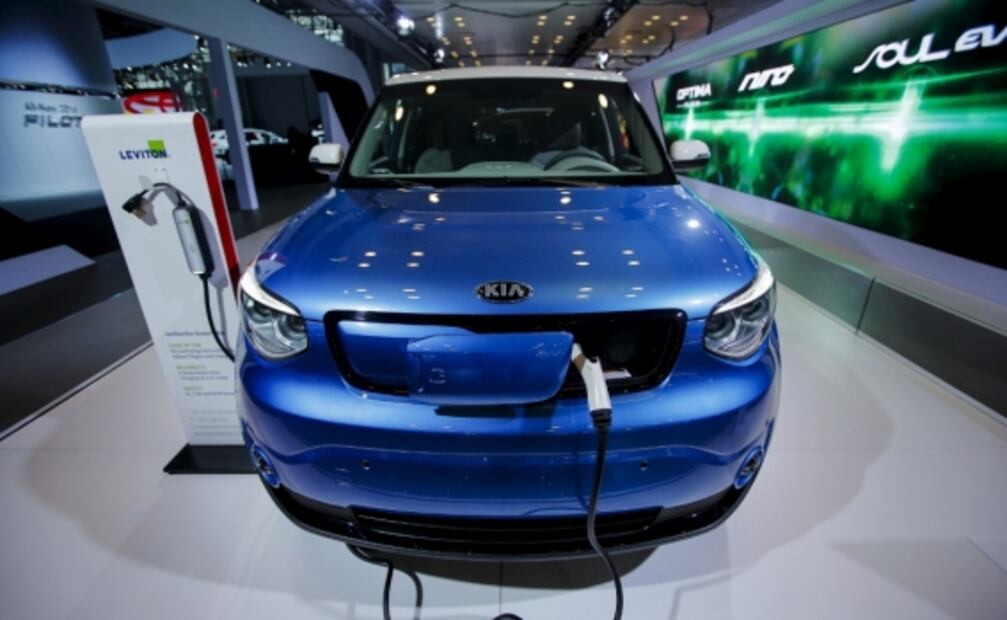 ¿Cuánto invierten las marcas en autos eléctricos? 