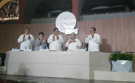 Miguel León Portilla recibe Honoris Causa de la Universidad Autónoma de Baja California Sur