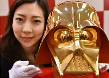Venderán réplica en oro del casco de Darth Vader en Japón