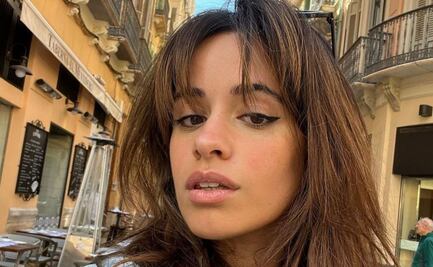 Camila Cabello sorprende con vestido lencero de escote profundo