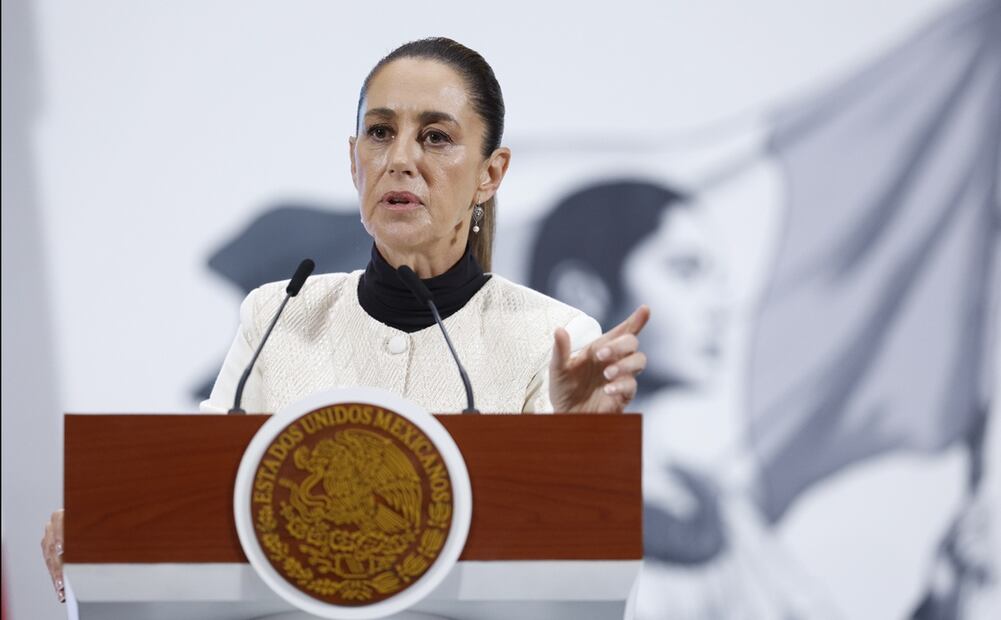 Ante el hallazgo de restos óseos en el interior de una obra en construcción en Paseo de la Reforma 159, en la colonia Guerrero, alcaldía Cuauhtémoc, Sheinbaum Pardo informó que, la Fiscalía General de Justicia de la Ciudad de México tiene que hacer la investigación, pero dijo que hay "alta probabilidad" de que estos restos pertenezcan al Panteón Santa Paula, fundado en el siglo XVIII. Foto: EFE