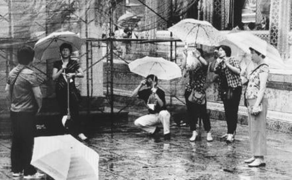 Tourist overload through a lens