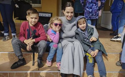 En plena guerra, Angelina Jolie llega a Leópolis para ayudar a los ucranianos