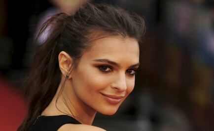 Emily Ratajkowski comparte foto al desnudo