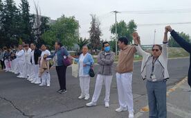 Elementos de seguridad repliegan manifestación de personal de salud en Pachuca, Hidalgo; reportan dos personas detenidas y varias lesionadas  