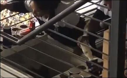 Rebajan cerveza en el Azteca; retiran a los responsables