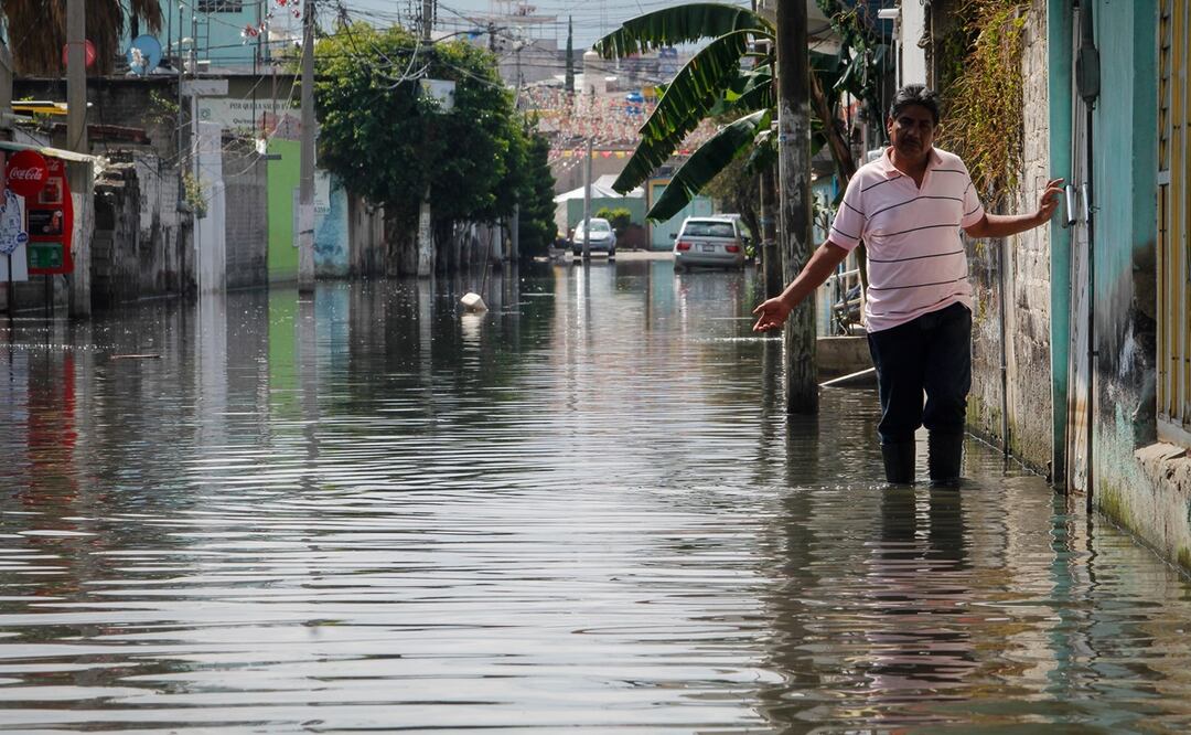 Luego de que ya había bajado el nivel del agua en las inundaciones de Chalco, vuelve a incrementar después de las lluvias del fin de semana. Foto: Luis Camacho|El Universal