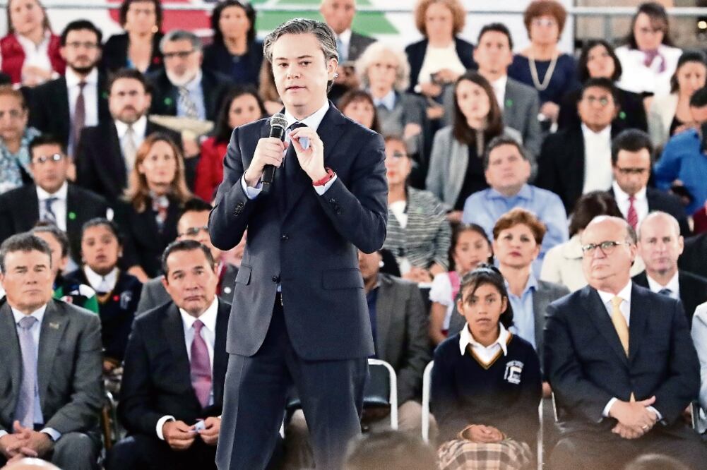 Aurelio Nuño Mayer, titular de la SEP, presentó la Estrategia Nacional para la Equidad e Inclusión, acompañado de Juan Díaz, líder del SNTE, Luis Enrique Miranda Nava, titular de Sedesol, y del gobernador Graco Ramírez. (ARIEL OJEDA. EL UNIVERSAL)