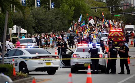 Camioneta atropella a miembros de comunidad LGBTTTI+ durante desfile en Florida