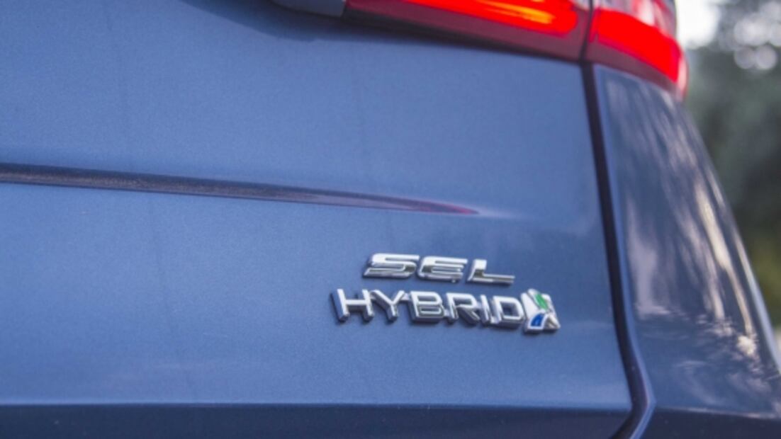 Fusion Hybrid junta lo mejor de un sedán con poco consumo de gasolina
