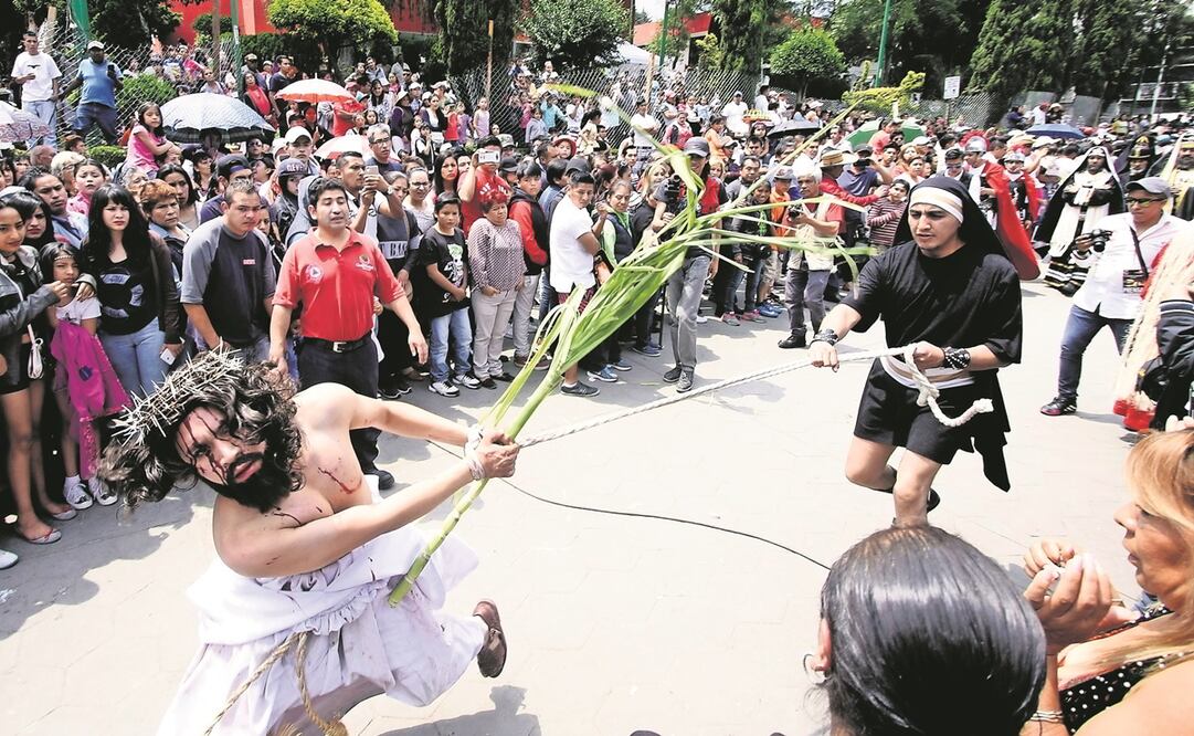 Representación del viacrucis en Cuajimalpa. Foto: Carlos Mejía/EL UNIVERSAL
