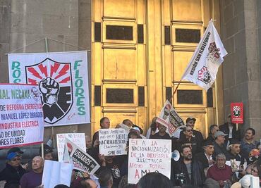 Con manifestación en la Corte, electricistas y telefonistas apoyan reforma eléctrica de AMLO