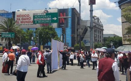 Boleteros de la Lotería Nacional bloquean Paseo de la Reforma; acuerdan mesa de diálogo con autoridades