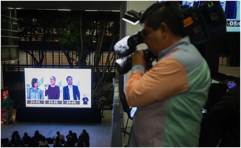 Transmisión del segundo debate presidencial. Foto: Diego Simón/EL UNIVERSAL