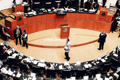 El Senado reconoce la obra del 'Divo de Juárez'