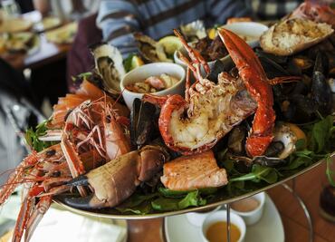 Mito o verdad: ¿Comer mariscos por la noche es malo?
