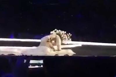 Ángel de Victoria's Secret cae en pleno desfile