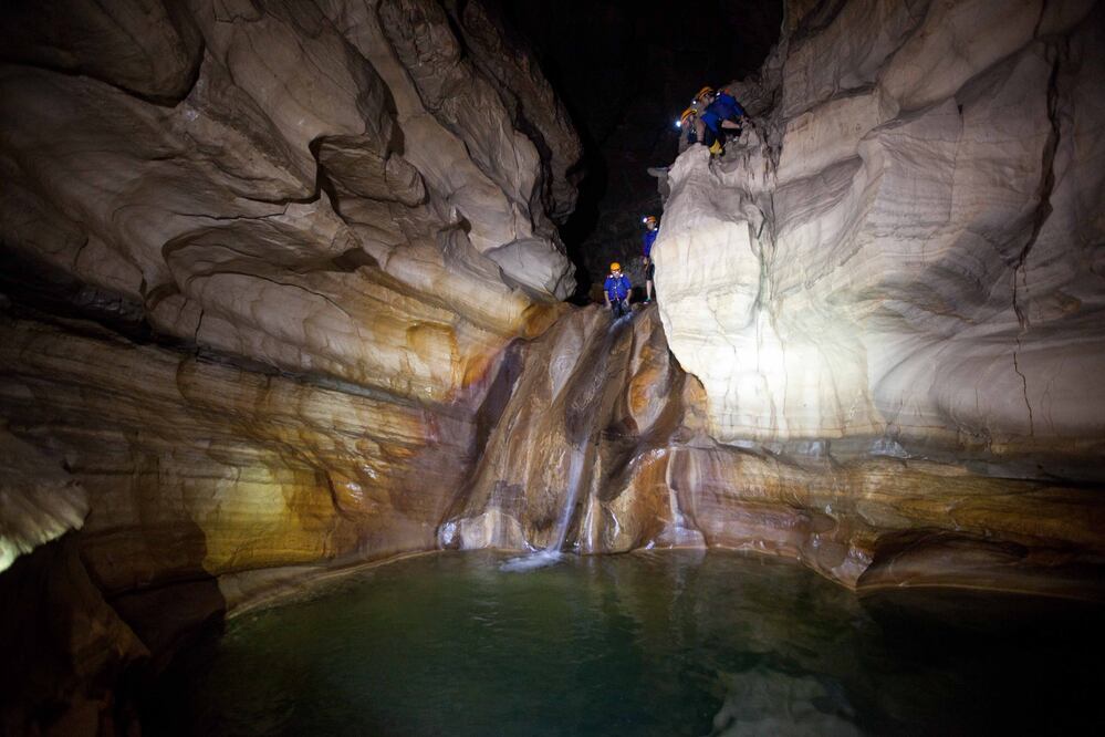 Ubicado a 20 minutos de Chiapas, puedes hacer saltos al agua dentro de la cueva "El Chorreadero".  (Foto: Cortesía Petra Vertical)