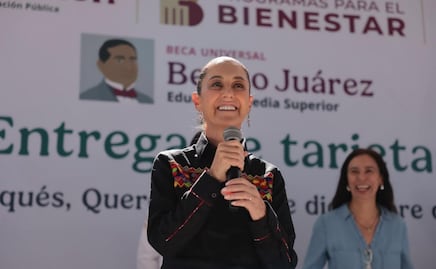 Sheinbaum entrega becas Benito Juárez en Querétaro; pide que estudiantes se comprometan con la patria