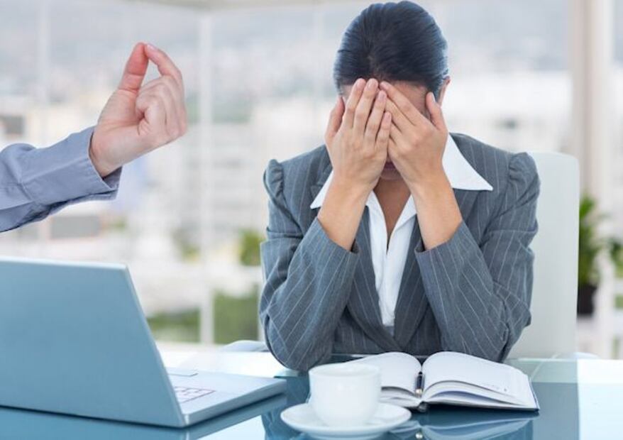 La infelicidad a menudo es el resultado de una combinación de varios factores: Fuente: Freepik.