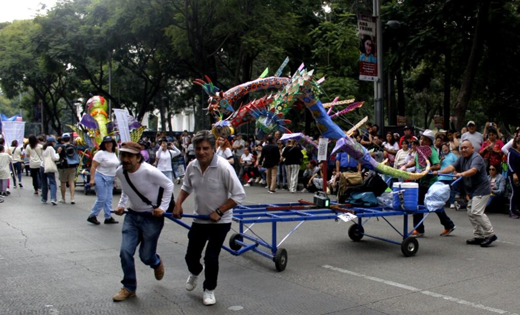 Más de 200 alebrijes desfilan del Zócalo al Ángel de la Independencia en la Ciudad de México, el sábado 18 de octubre de 2025. Foto: Fernanda Zamora/EL UNIVERSAL