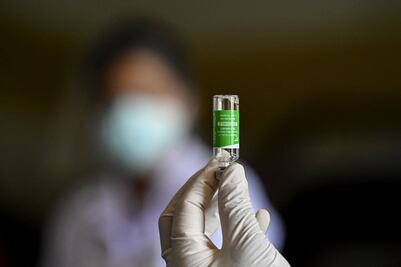 AstraZeneca plantea posible aplicación de tercera dosis de la vacuna para aumentar efectividad 