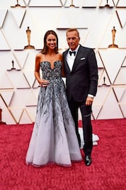 Kevin Costner regatea y paga menos por manutención