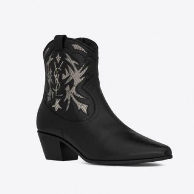 Laura 'G' presume botas Saint Laurent de 17 mil pesos