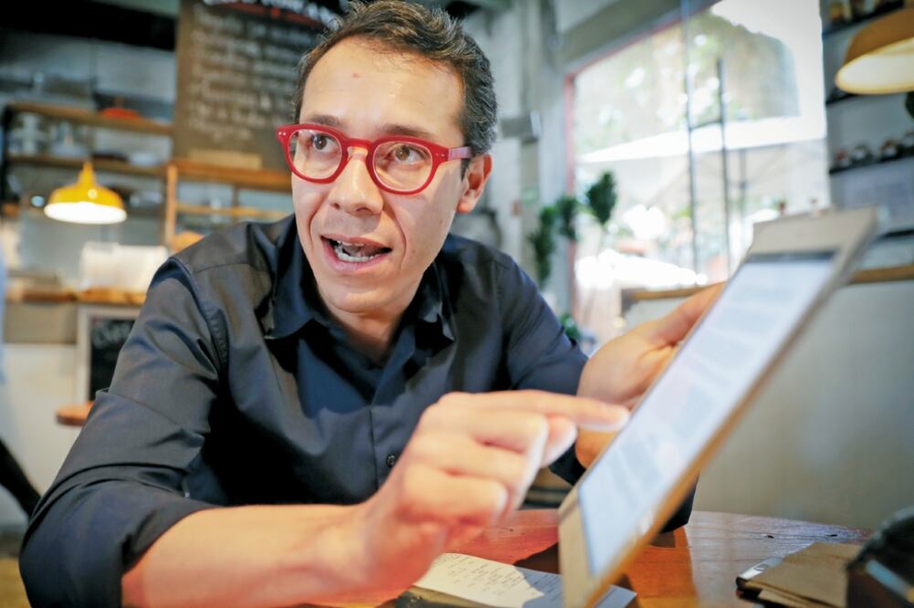 El presidente de la Mesa Directiva de la Asamblea, Fernando Zárate, dice que Flor Ivonne Morales al ostentar un cargo que no tiene comete un delito. (JUAN BOITES. EL UNIVERSAL)