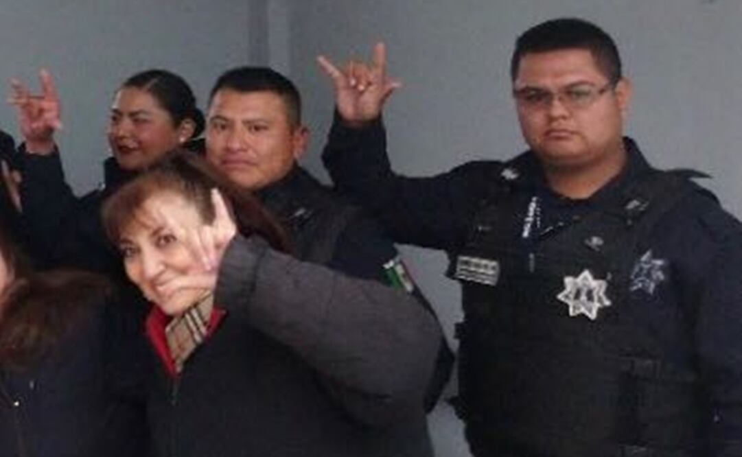 Policías de Naucalpan aprenden a decir “Te Amo” en lenguaje de señas. (Foto: Especial)
