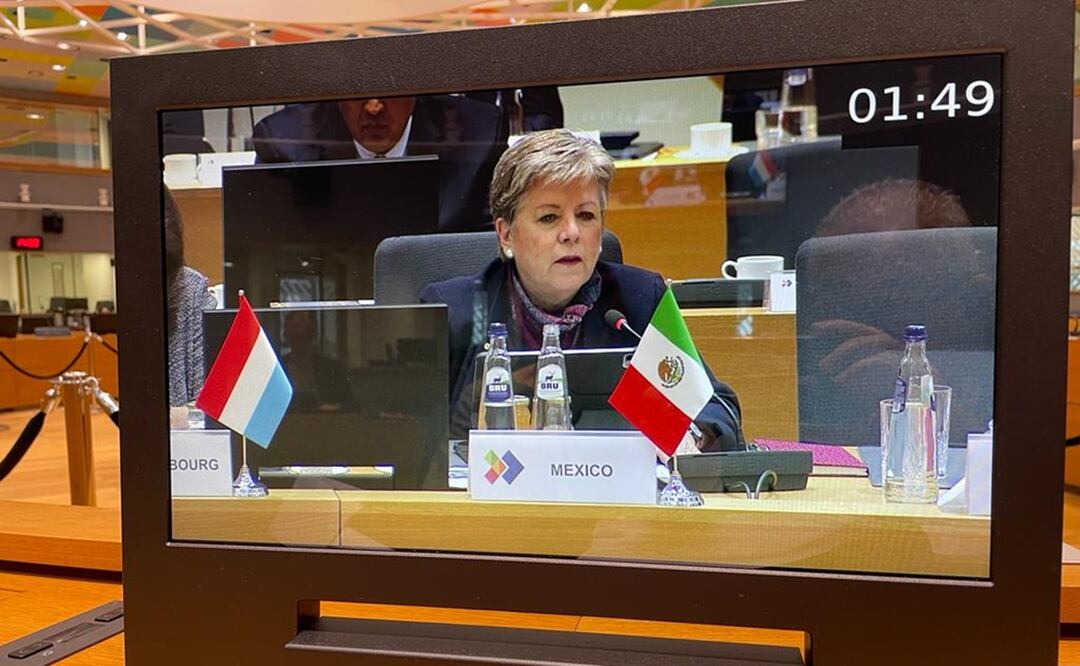 La canciller Alicia Bárcena en la sesión plenaria de la cumbre UE-Celac. Foto: Twitter @SRE_mx