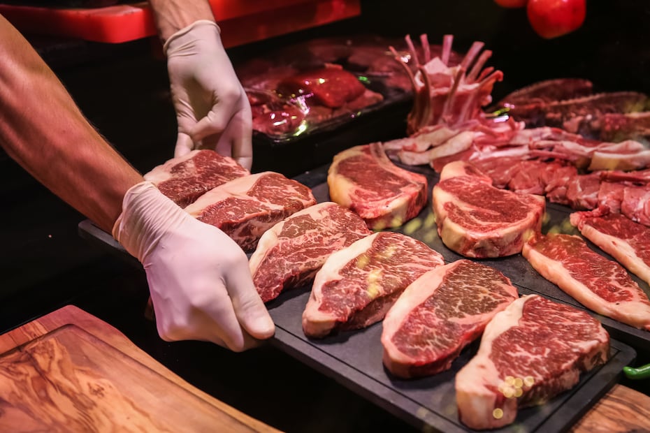 Elegir un corte de carne es clave para hacer el mejor mole de olla. Foto: Freepik