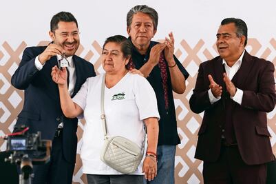 Entrega Martí Batres viviendas en Iztapalapa