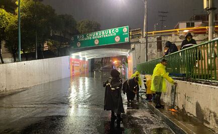 Viaducto bajo el agua; policías, bomberos y automovilistas luchan contra la tormenta