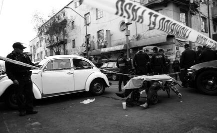 Abandonan cadáver de hombre apuñalado sobre "diablito" en Tepito