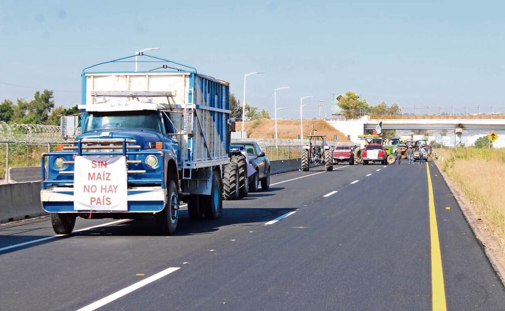 María Luisa y su bebé quedaron atrapadas; cuando se le acabaron la leche y los pañales, agricultores le ayudaron a conseguir más. Foto: Xóchitl Álvarez / EL UNIVERSAL