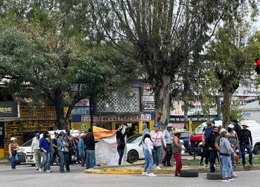 ¡Otra vez! Vecinos bloquean la Vía José López Portillo en Tultitlán; afectan Línea II del Mexibús