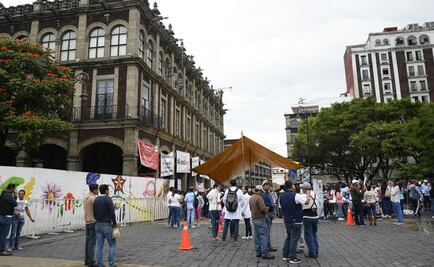 Realizan "plantones" frente al Palacio y Congreso de Morelos