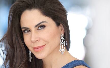 Paola Rojas enamora con zapatillas al estilo de Cenicienta