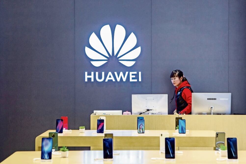 En México, 10.7 millones de usuarios de telefonía celular cuentan con un dispositivo Huawei; los equipos vigentes en el mercado van a seguir recibiendo actualizaciones de parches de seguridad de Google, expuso la empresa china. / REUTERS