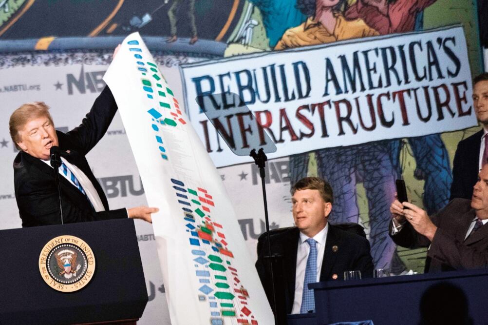 El presidente Trump en un evento con sindicatos de la construcción, ayer, en Wa shington (BRENDAN SMIALOWSKI. AFP)