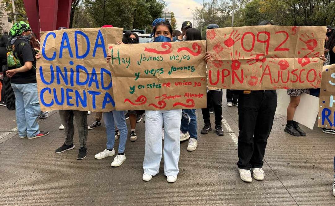 Estudiantes de la Universidad Pedagógica Nacional se manifiestan frente a la SEP en alcaldía Benito Juárez (18/11/25). Foto: Juan Carlos Williams