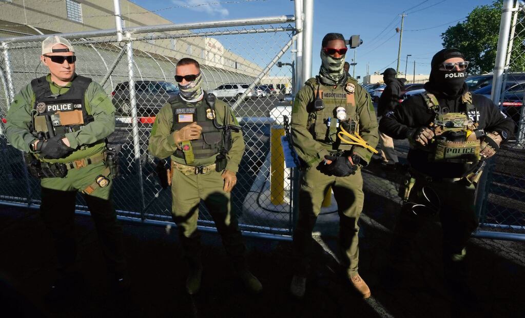 Agentes del Servicio de Control de Inmigración y Aduanas (ICE). Foto: Timothy A. Clary / AFP