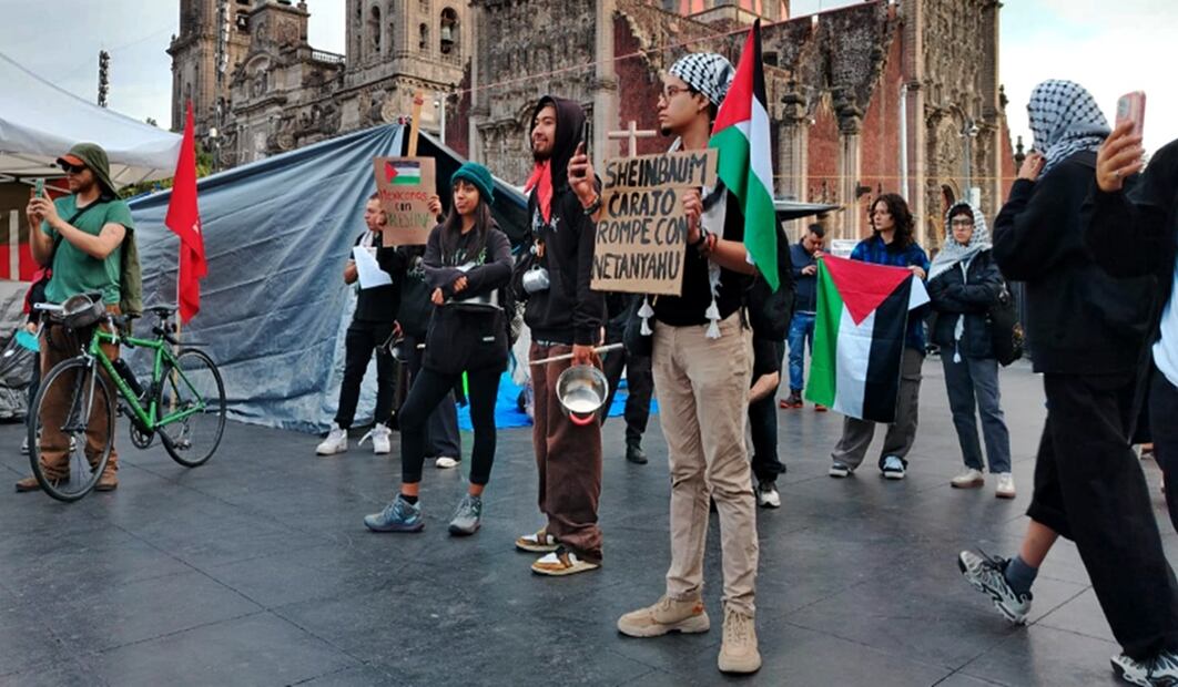Grupos propapalestina se manifiestan frente a Palacio Nacional, para que el Gobierno de México rompa relaciones con Israel, en la Ciudad de México, el miércoles 28 de mayo de 2025. Foto: Eduardo Dina/EL UNIVERSAL