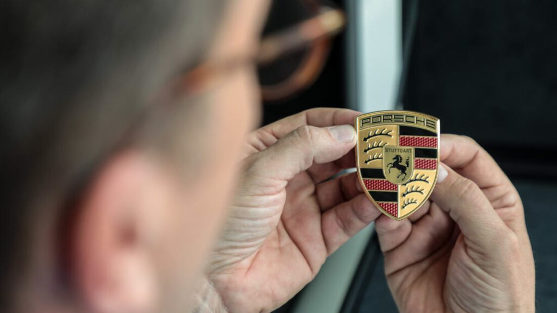 Es la séptima ocasión que Porsche renueva el diseño de su escudo.