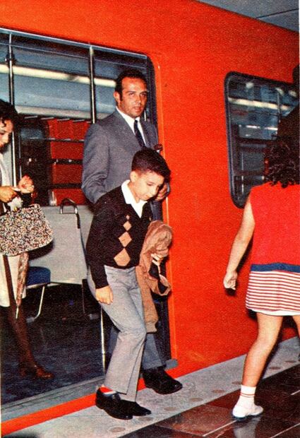 Sillones acojinados, puertas y bancas en los andenes, así era la Línea 1 del Metro