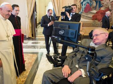 Stephen Hawking logró llevar ciencia al Vaticano