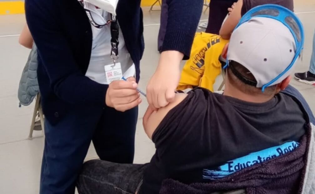 Llaman a trabajadores de empresas del Edomex a aplicarse refuerzo contra Covid-19