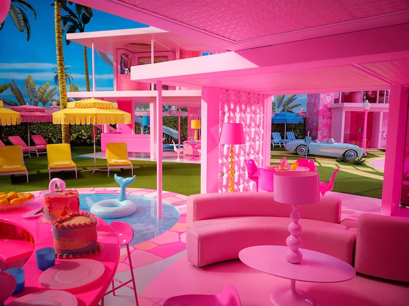 Las creativas deseaban mantenerse fieles al formado de Barbie. Foto: Architectural Digest  / Jaap Buitendijk Warner Bros. Pictures