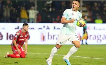 Johan Vásquez jugó los 90 minutos en la derrota del Cremonese ante el Inter